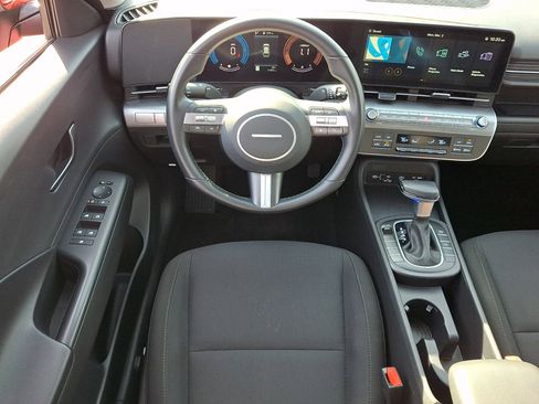 Used 2025 Hyundai Kona SEL image 21
