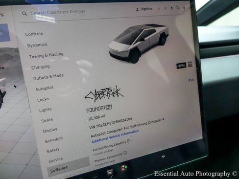 Used 2024 Tesla Cybertruck AWD Crew Cab image 32