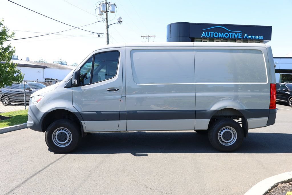 Used 2024 Mercedes-Benz Sprinter 2500 image 2