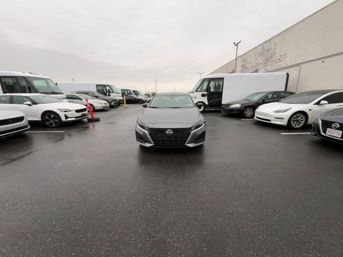 Used 2025 Nissan Altima 2.5 SV image 16