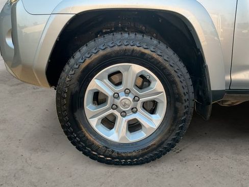Used 2015 Toyota 4Runner SR5 AWD/4WD image 9