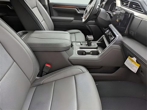 Used 2025 GMC Sierra 1500 Denali w/ Denali Reserve Package AWD/4WD image 12
