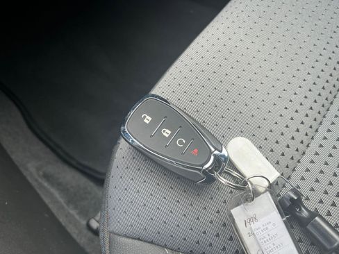 Used 2025 Chevrolet Trax LT image 22