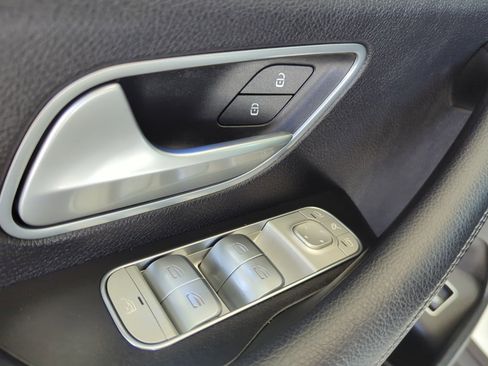 Used 2024 Mercedes-Benz GLE 350 4MATIC image 11