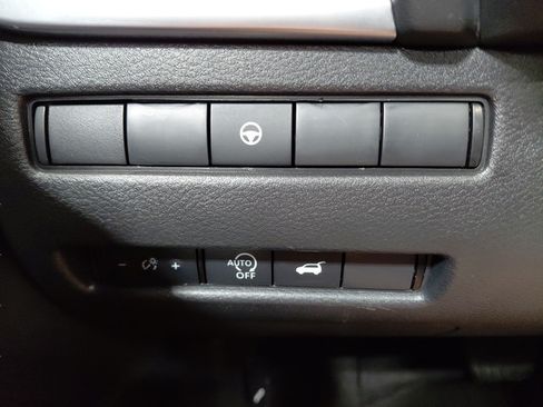 Used 2025 Nissan Rogue SV w/ SV Premium Package AWD/4WD image 40