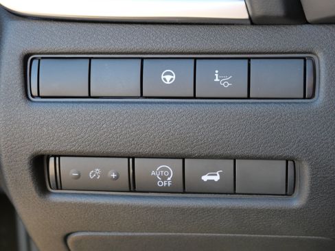 Used 2025 Nissan Rogue SL w/ Tech Package image 21