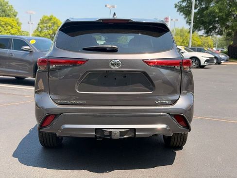 Used 2023 Toyota Highlander Limited FWD image 13