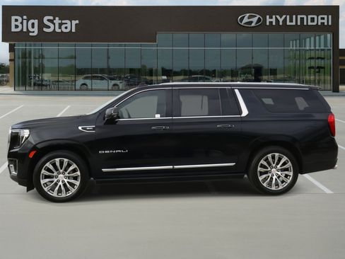 Used 2023 GMC Yukon XL Denali w/ Denali Reserve Package image 2