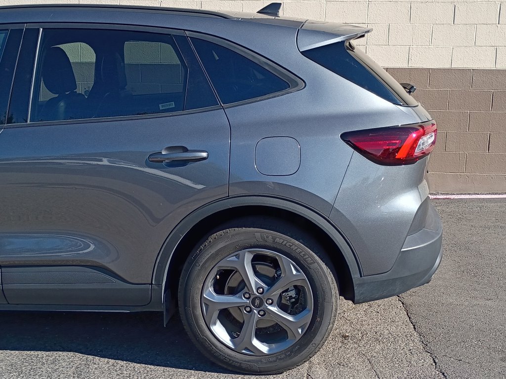 Used 2025 Ford Escape ST-Line AWD/4WD image 8