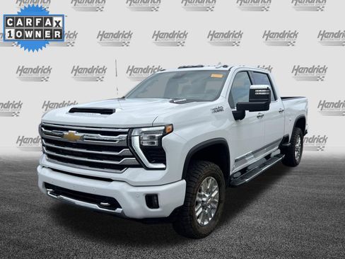 Used 2024 Chevrolet Silverado 2500 High Country w/ Technology Package AWD/4WD image 5
