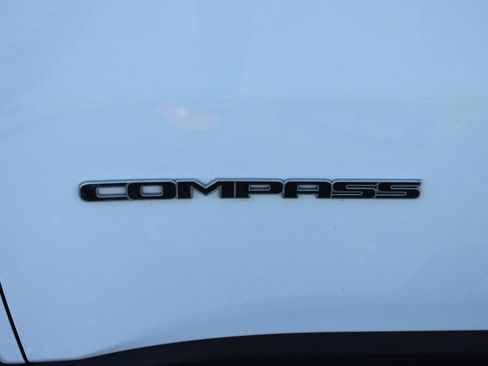 Used 2022 Jeep Compass Latitude AWD/4WD image 6
