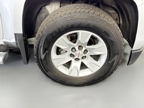 Used 2017 GMC Canyon SLE image 31