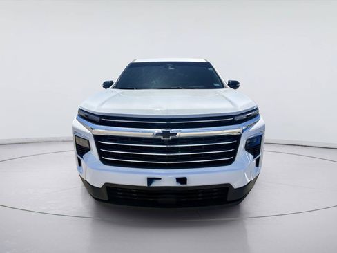 Used 2025 Chevrolet Traverse LT FWD image 8