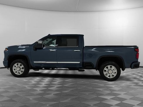 Used 2024 Chevrolet Silverado 2500 High Country w/ High Country Premium Package AWD/4WD image 2