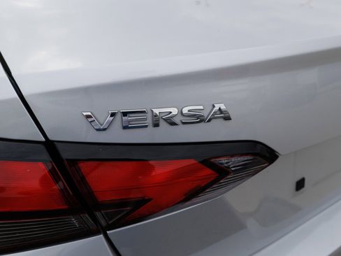 Used 2021 Nissan Versa SV image 11