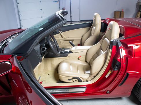 Used 2010 Chevrolet Corvette Grand Sport w/ Preferred Equipment Group RWD image 31