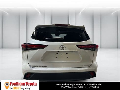 Used 2022 Toyota Highlander XLE image 5
