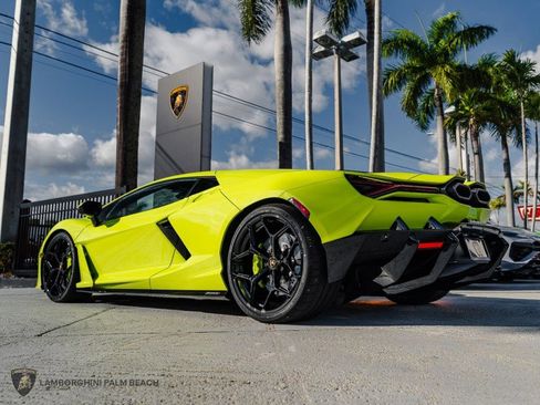 Used 2025 Lamborghini Revuelto AWD/4WD image 3