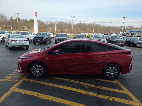 Used 2020 Toyota Prius Prime XLE image 8