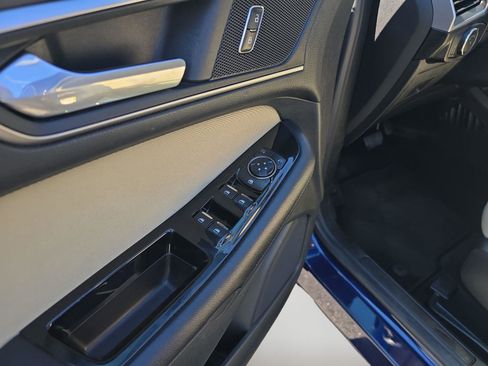 Used 2016 Ford Edge SEL FWD image 21