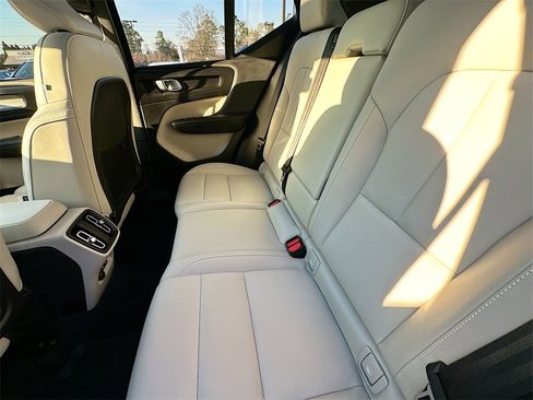 Used 2025 Volvo XC40 B5 Ultra w/ Protection Package Premier image 4
