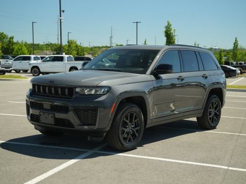 New 2026 Jeep Grand Cherokee Altitude AWD/4WD image 3