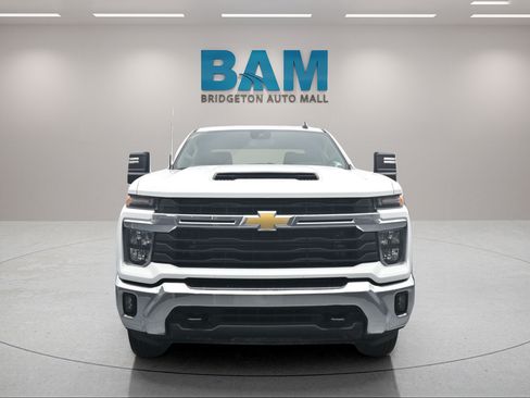 Used 2025 Chevrolet Silverado 2500 LT w/ Convenience Package AWD/4WD image 3
