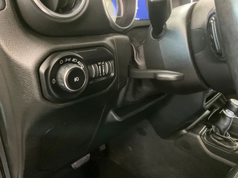 Used 2018 Jeep Wrangler Unlimited Sahara AWD/4WD image 11