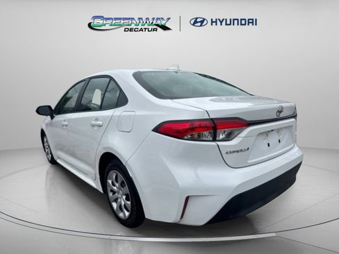 Used 2025 Toyota Corolla LE FWD image 4