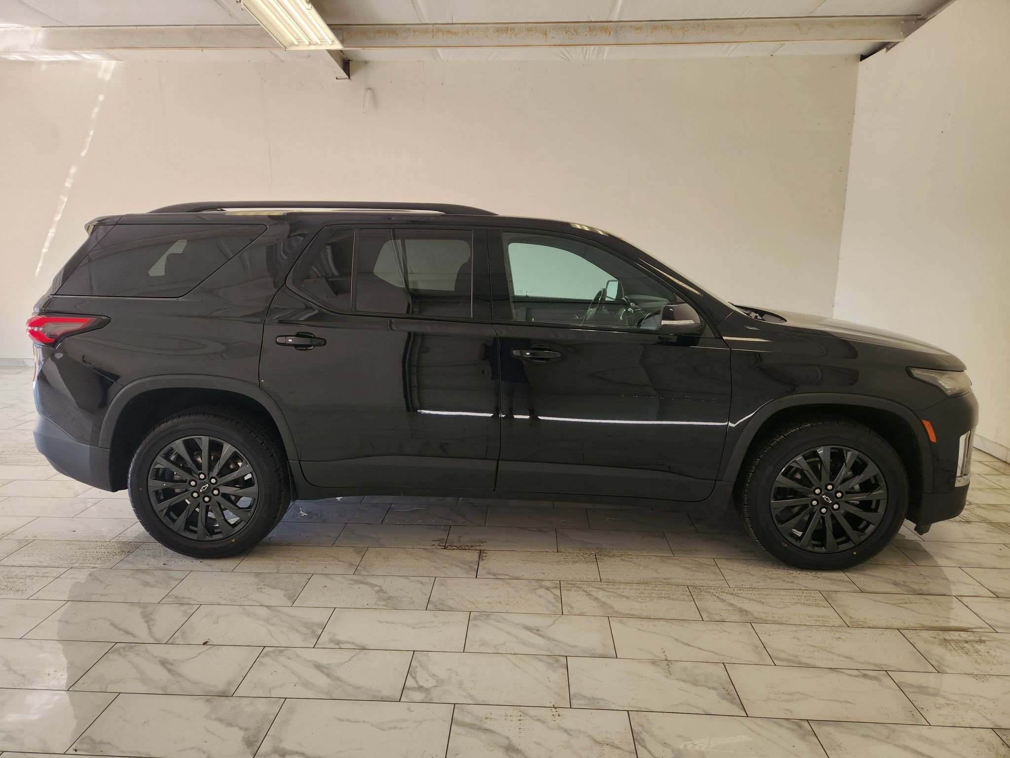 Used 2024 Chevrolet Traverse RS FWD image 4