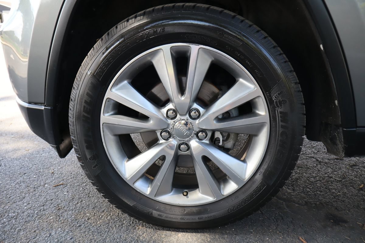 Used 2012 Jeep Grand Cherokee Laredo AWD/4WD image 41