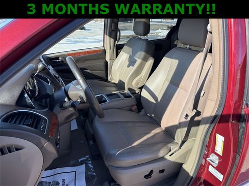 Used 2016 Chrysler Town & Country Touring-L image 14