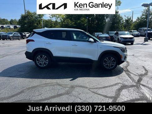 Used 2023 Kia Seltos LX AWD/4WD image 4