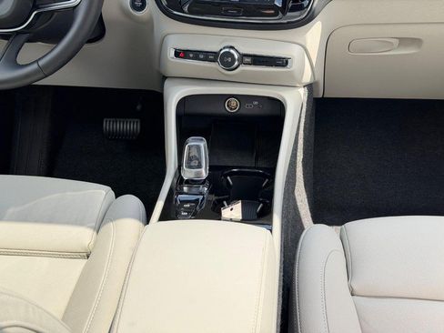 New 2026 Volvo XC40 B5 Ultra w/ Climate Package AWD/4WD image 8