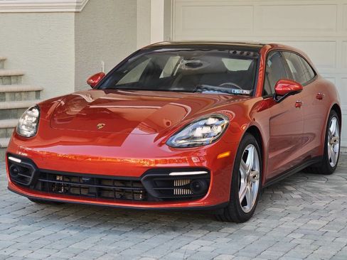 Used 2021 Porsche Panamera 4 image 32