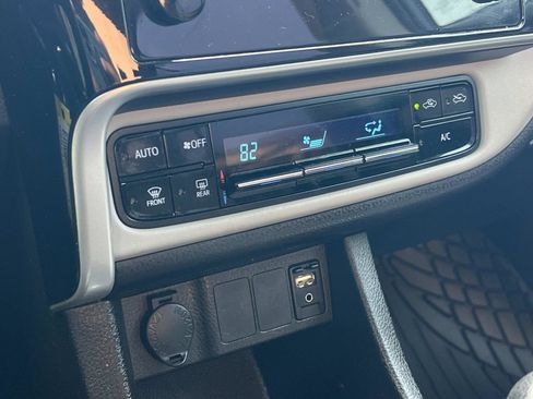 Used 2017 Toyota Corolla LE image 15