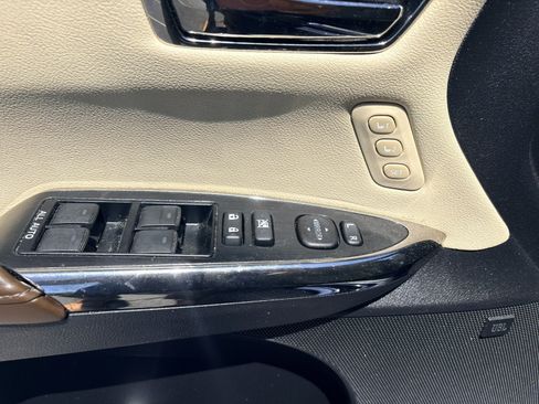 Used 2017 Toyota Avalon Limited w/ Carpet Mat Package FWD image 13