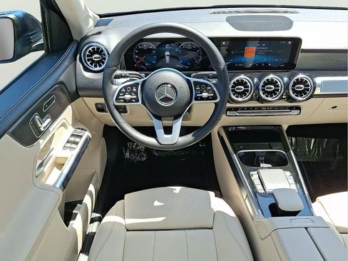 Used 2021 Mercedes-Benz GLB 250 4MATIC image 12