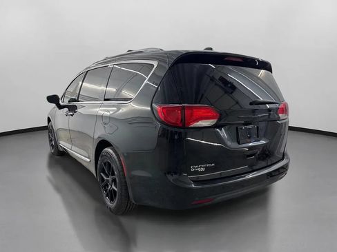 Used 2019 Chrysler Pacifica Touring-L FWD image 7