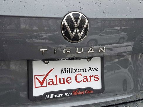 Used 2022 Volkswagen Tiguan SEL R-Line image 24