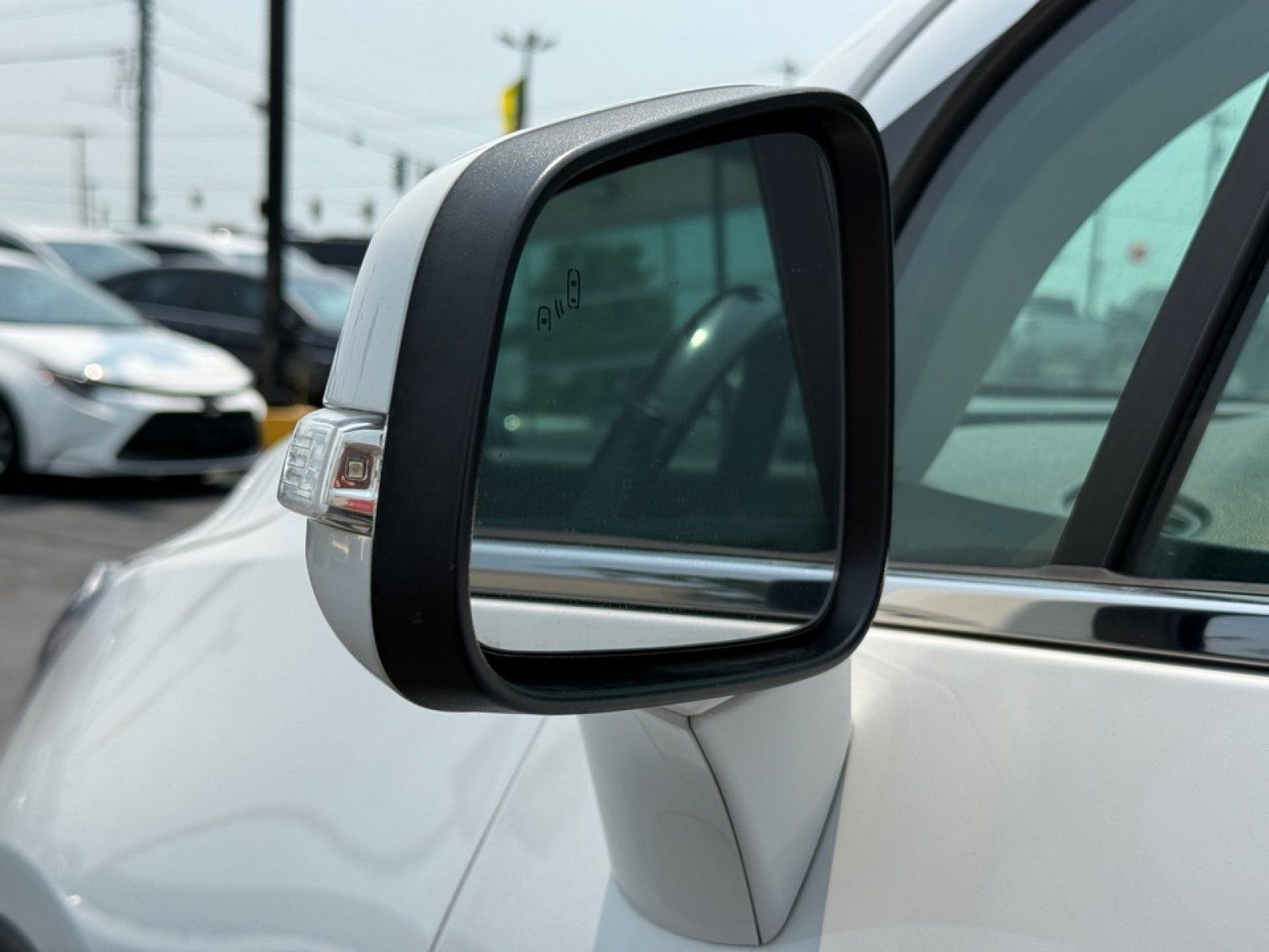 Used 2020 Buick Encore Essence FWD image 35