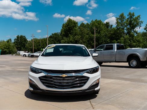 Used 2023 Chevrolet Malibu LT FWD image 2