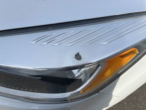 Used 2019 Ford Escape SE image 3