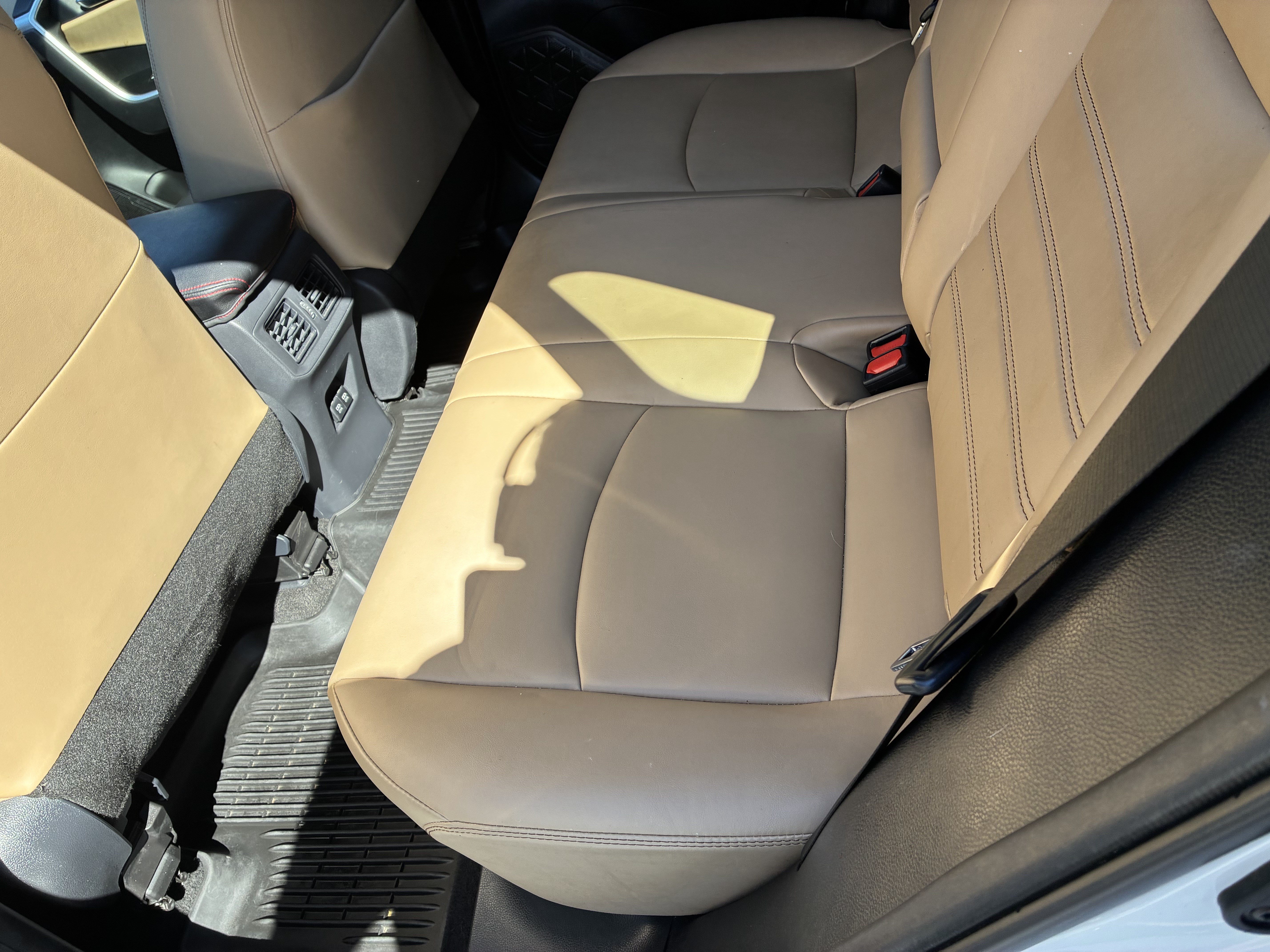 Used 2020 Toyota RAV4 XLE Premium FWD image 14