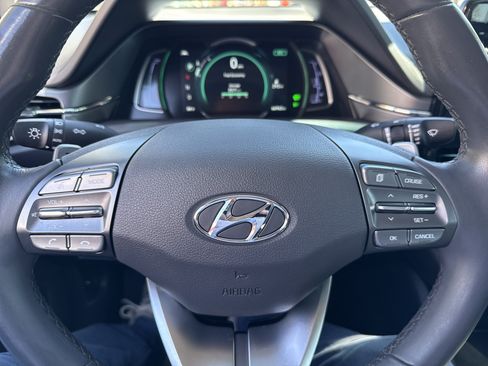 Used 2022 Hyundai Ioniq SE FWD image 13