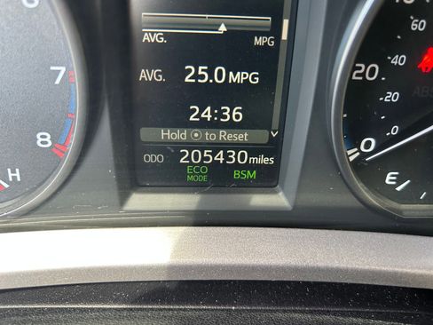 Used 2017 Toyota RAV4 XLE AWD/4WD image 17