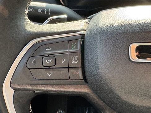 Used 2024 Jeep Grand Cherokee L Limited w/ Luxury Tech Group II image 21