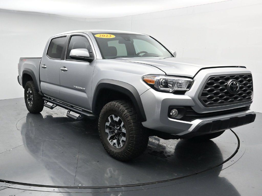 Used 2023 Toyota Tacoma TRD Off-Road w/ Technology Package AWD/4WD image 2