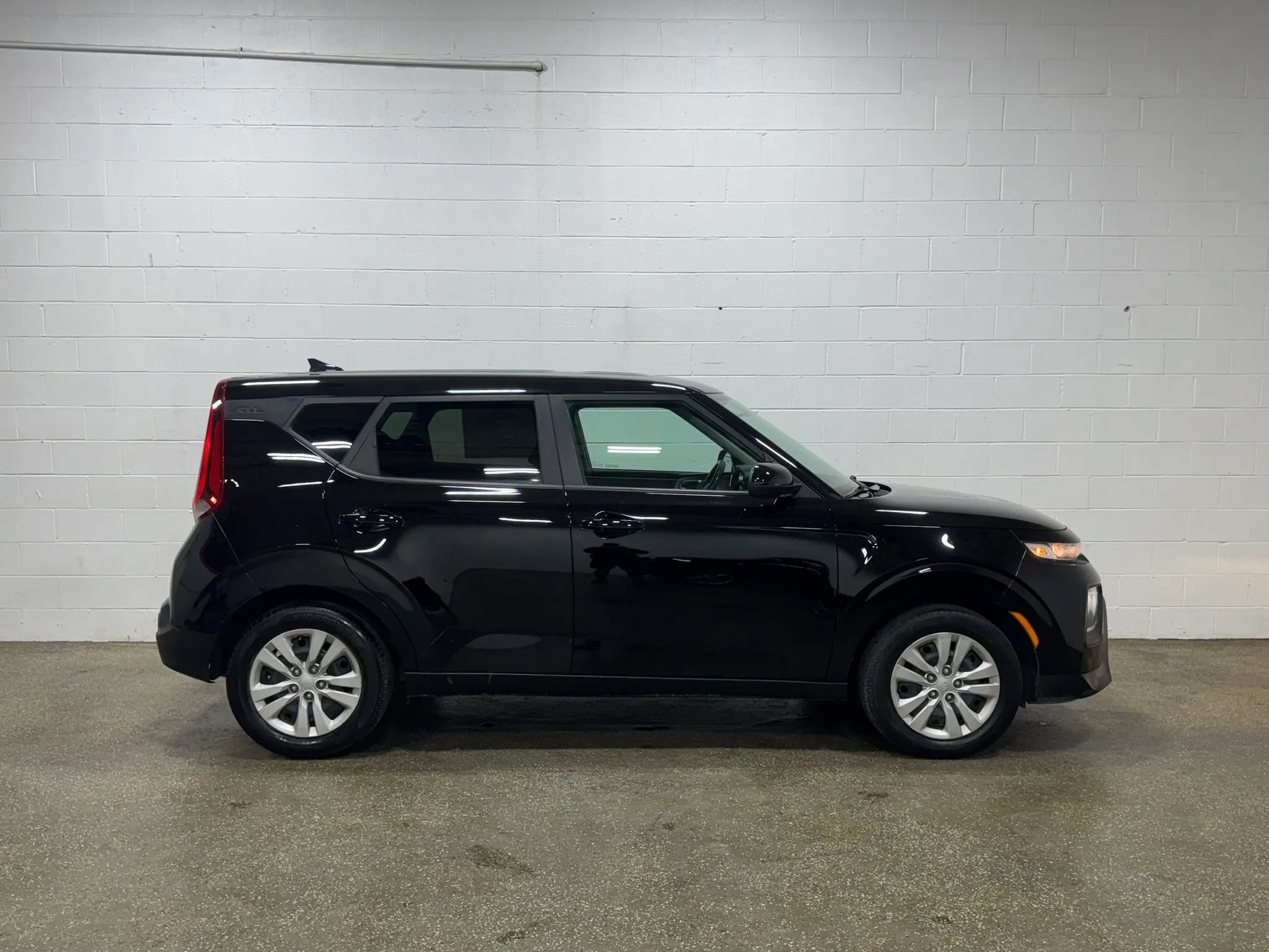 Used 2020 Kia Soul LX FWD image 2