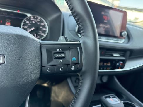 Used 2025 Nissan Rogue SV image 16